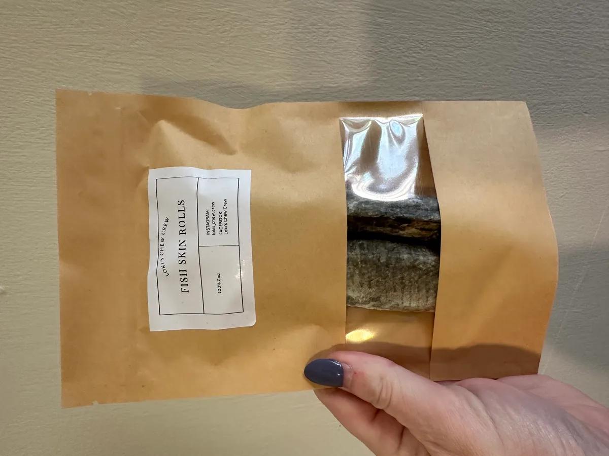 Fish skin rolls x2