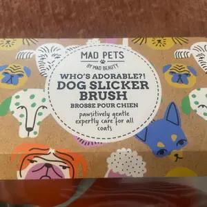 Mad pets dog shaped slicker brush & stand - Image 2