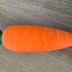 Squeaky rubber carrot - Image 2