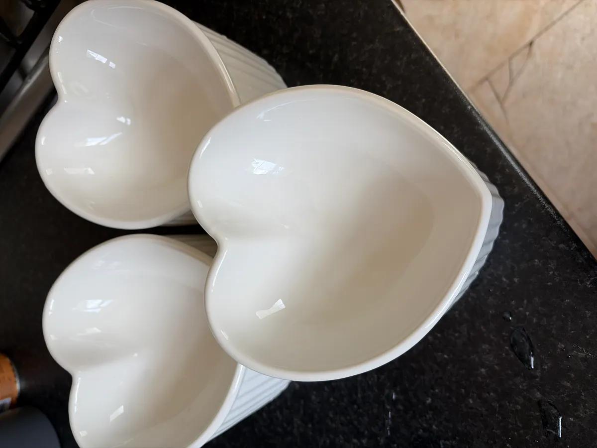 3 white heart shaped cat bowels 