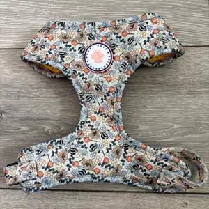 Honey bee dog harness