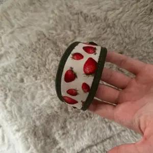 Strawberry collar - Image 2