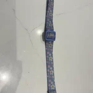 Daisy dog collar